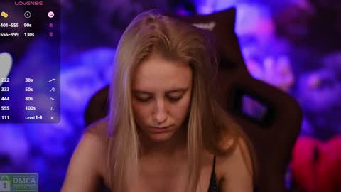 Snapshot of angeellina chatting on 01.25.25 angeellina online show from 01.25.25