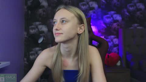 Snapshot of angeellina chatting on 01.28.25 angeellina online show from 01.28.25