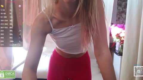 Snapshot of angeellina chatting on 09.10.25 angeellina online show from 09.10.25