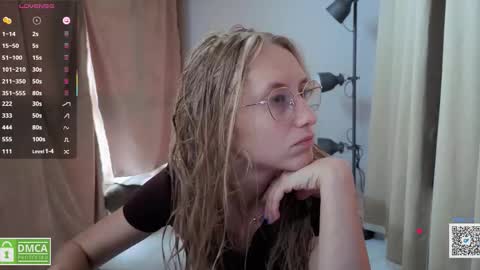 Snapshot of angeellina chatting on 10.03.25 angeellina online show from 10.03.25