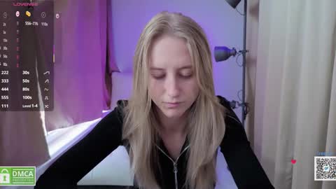 Snapshot of angeellina chatting on 10.05.25 angeellina online show from 10.05.25