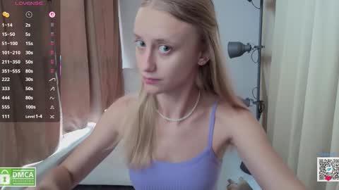 Snapshot of angeellina chatting on 10.06.25 angeellina online show from 10.06.25