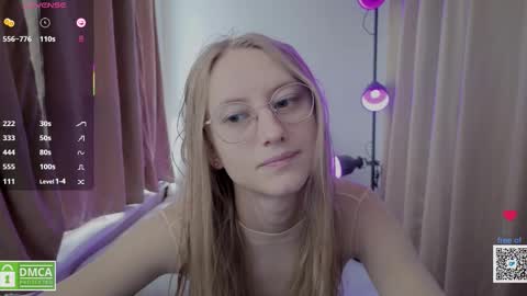 Snapshot of angeellina chatting on 10.17.25 angeellina online show from 10.17.25