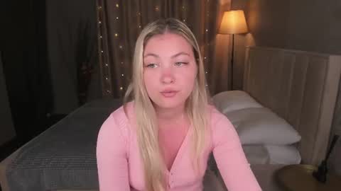 Snapshot of angel__grace chatting on 06.11.26 Grace online show from 06.11.26
