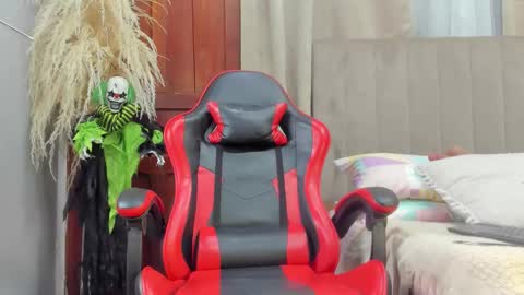 Snapshot of angel_adamx chatting on 10.20.25 Angel online show from 10.20.25