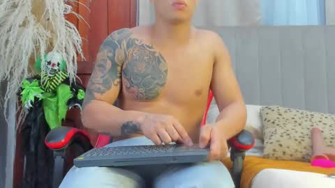 Snapshot of angel_adamx chatting on 10.23.25 Angel online show from 10.23.25