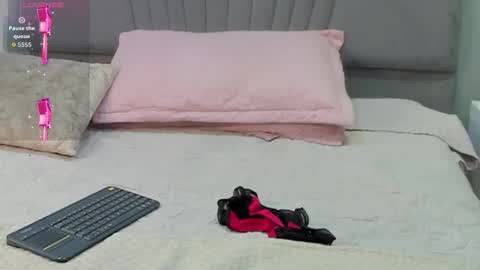 Snapshot of angel_adamx chatting on 11.11.25 Angel online show from 11.11.25