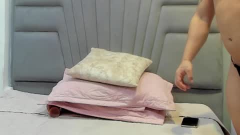 Snapshot of angel_adamx chatting on 11.12.25 Angel online show from 11.12.25