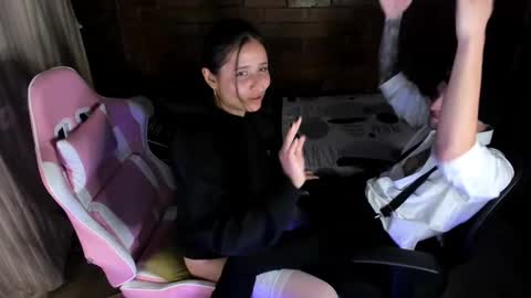 Snapshot of angel_and_yessi chatting on 01.15.25 Angel y Yessi online show from 01.15.25
