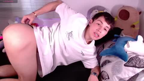 Snapshot of angel_bless19 chatting on 01.22.25 Angel help me with 100 thumbs up online show from 01.22.25