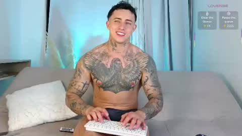 Snapshot of angel_boy01 chatting on 06.11.26 angel_boy01 online show from 06.11.26