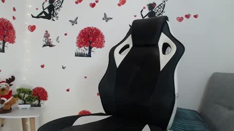 Snapshot of angel_curl chatting on 02.18.25 Angel Curl online show from 02.18.25