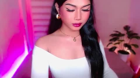 Snapshot of angel_eloaxx chatting on 05.17.26 Angel online show from 05.17.26