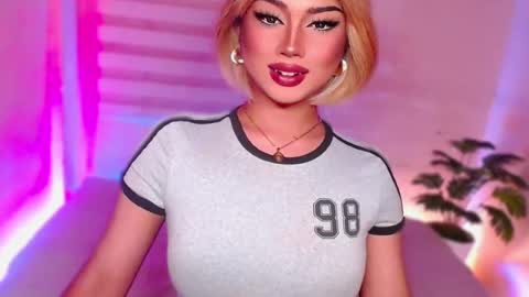 Snapshot of angel_eloaxx chatting on 06.26.26 Angel online show from 06.26.26
