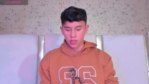 Snapshot of angel_esteban_fx chatting on 12.28.24 ngel Esteban online show from 12.28.24