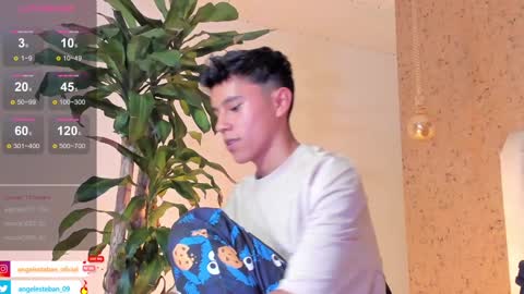 Snapshot of angel_esteban_fx chatting on 02.08.25 ngel Esteban online show from 02.08.25