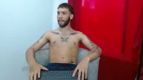 Snapshot of angel_kyrozz chatting on 10.18.25 angel_kyrozz online show from 10.18.25