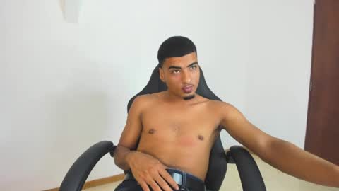Snapshot of angel_nicolas chatting on 05.22.26 ANGEL online show from 05.22.26
