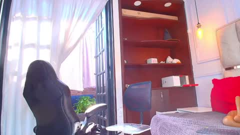 Nicolle  online show from 01.08.25