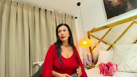 Nicolle  online show from 12.22.25