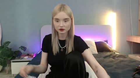Snapshot of angel_share chatting on 05.06.26 Angela online show from 05.06.26