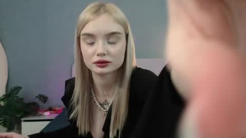 Snapshot of angel_share chatting on 05.10.26 Angela online show from 05.10.26