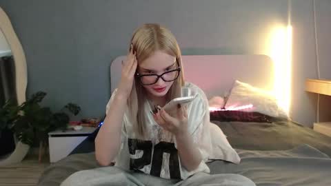 Snapshot of angel_share chatting on 05.27.26 Angela online show from 05.27.26