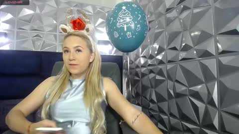 Snapshot of angel_white25 chatting on 12.20.25 Angel online show from 12.20.25