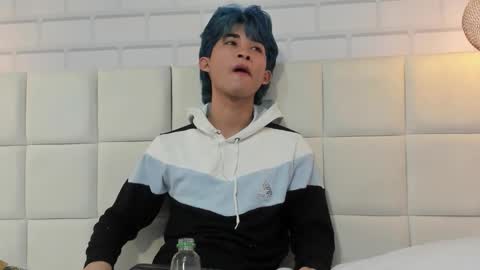 Snapshot of angel_yuhog chatting on 11.28.25 Angel online show from 11.28.25