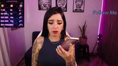 Snapshot of angela_lauren chatting on 11.05.25 Angela online show from 11.05.25