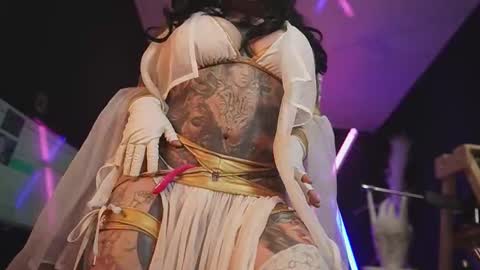 angelacianuro_ online show from 10.10.25