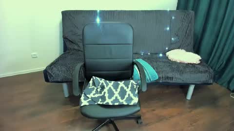 Snapshot of angelaroberti2 chatting on 02.09.25 glow online show from 02.09.25