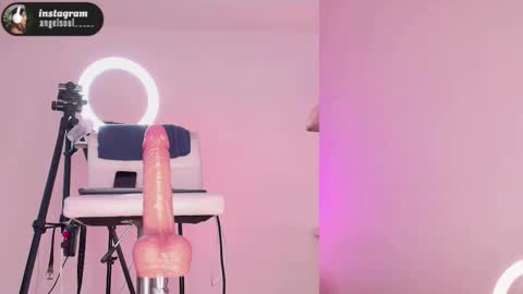 Snapshot of angelcb_ chatting on 01.13.26 angel online show from 01.13.26