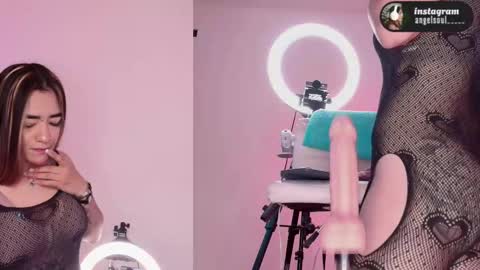 Snapshot of angelcb_ chatting on 01.17.26 angel online show from 01.17.26