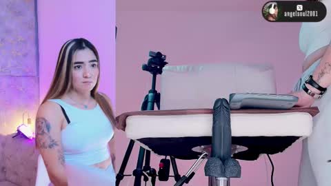 Snapshot of angelcb_ chatting on 02.11.26 angel online show from 02.11.26