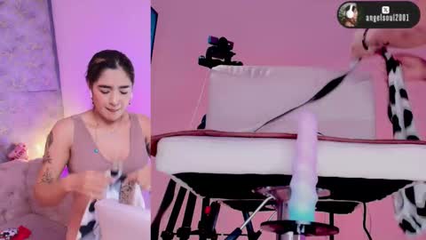 Snapshot of angelcb_ chatting on 02.17.26 angel online show from 02.17.26