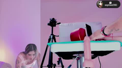 Snapshot of angelcb_ chatting on 02.25.26 angel online show from 02.25.26