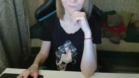 AngelCute32 online show from 10.18.25