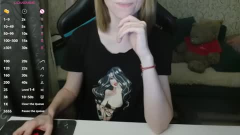 AngelCute32 online show from 10.20.25