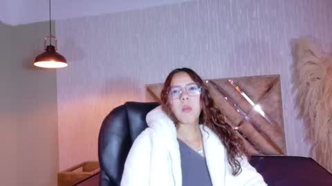 Snapshot of angeles_azul chatting on 03.23.26 angel online show from 03.23.26