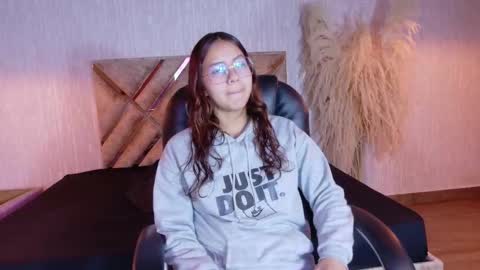 Snapshot of angeles_azul chatting on 03.24.26 angel online show from 03.24.26