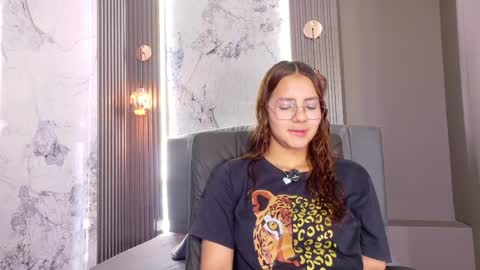 Snapshot of angeles_azul chatting on 04.04.26 angel online show from 04.04.26
