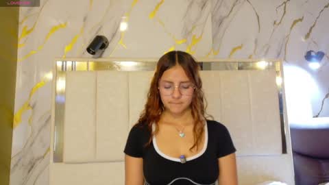 Snapshot of angeles_azul chatting on 04.05.26 angel online show from 04.05.26