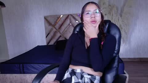 Snapshot of angeles_azul chatting on 04.10.26 angel online show from 04.10.26
