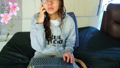 Snapshot of angeles_azul chatting on 06.12.26 angel online show from 06.12.26