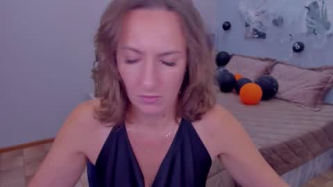 Snapshot of angelicacream chatting on 11.05.25 AngelicaCream online show from 11.05.25