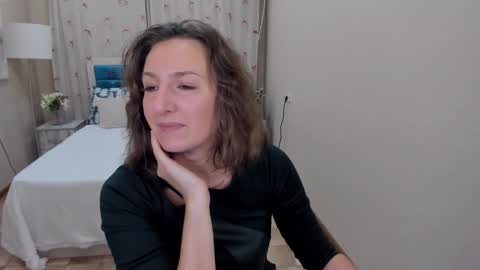 Snapshot of angelicacream chatting on 12.03.25 AngelicaCream online show from 12.03.25