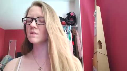 Snapshot of angelicangel3 chatting on 04.21.26 AngelicAngel online show from 04.21.26