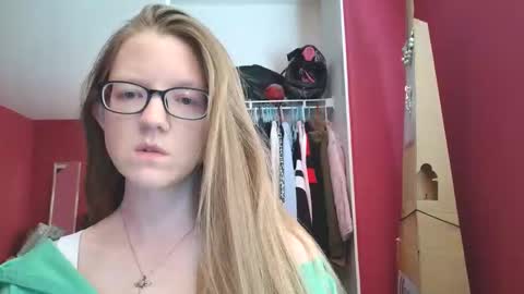 Snapshot of angelicangel3 chatting on 04.25.26 AngelicAngel online show from 04.25.26
