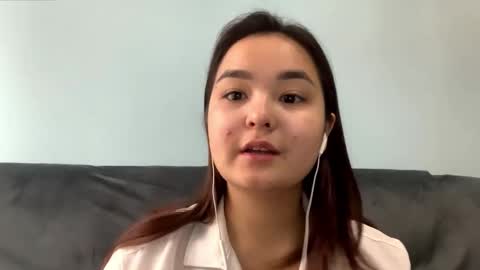 Kira is here now  help me get 50 thumbs up pls  online show from 03.25.26